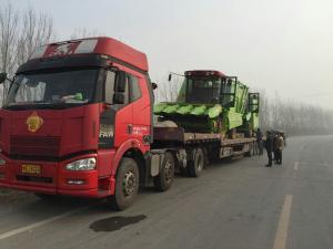 大年還沒過完，農(nóng)民朋友就需要我們的產(chǎn)品，今天又發(fā)往三河市兩臺穗莖兼收玉米收獲機 